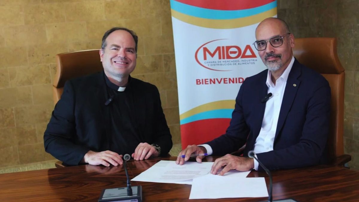 MIDA firma acuerdo colaborativo con Cáritas Puerto Rico